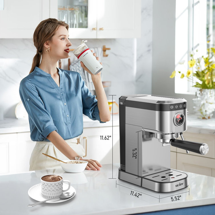 Coffee maker with removable water clearance reservoir